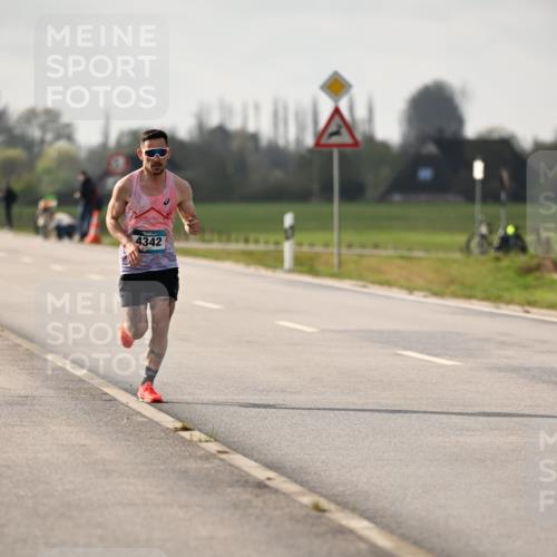 12.04.2026 - 45. Internationalen Wilhelmsburger Insellauf Dr. Thomas Lammeyer http://msf.ph/oto/9438093 12.04.2026 09:46:54 Laufen 4342 meine-sportfotos.de