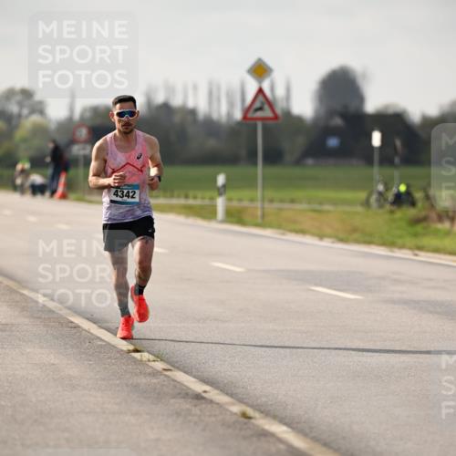 12.04.2026 - 45. Internationalen Wilhelmsburger Insellauf Dr. Thomas Lammeyer http://msf.ph/oto/9438096 12.04.2026 09:46:55 Laufen 4342 meine-sportfotos.de
