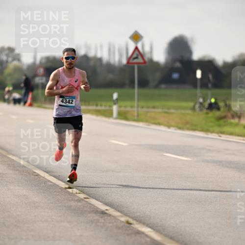 12.04.2026 - 45. Internationalen Wilhelmsburger Insellauf Dr. Thomas Lammeyer http://msf.ph/oto/9438097 12.04.2026 09:46:55 Laufen 4342, 11 meine-sportfotos.de