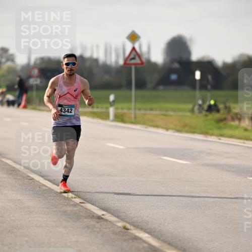 12.04.2026 - 45. Internationalen Wilhelmsburger Insellauf Dr. Thomas Lammeyer http://msf.ph/oto/9438098 12.04.2026 09:46:55 Laufen 4342 meine-sportfotos.de