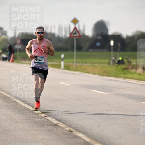 12.04.2026 - 45. Internationalen Wilhelmsburger Insellauf Dr. Thomas Lammeyer http://msf.ph/oto/9438099 12.04.2026 09:46:55 Laufen 4342 meine-sportfotos.de
