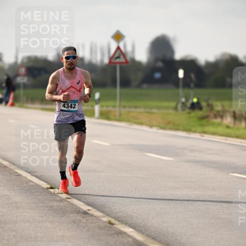 12.04.2026 - 45. Internationalen Wilhelmsburger Insellauf Dr. Thomas Lammeyer http://msf.ph/oto/9438101 12.04.2026 09:46:55 Laufen 4342 meine-sportfotos.de