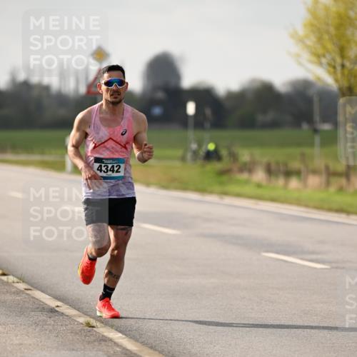 12.04.2026 - 45. Internationalen Wilhelmsburger Insellauf Dr. Thomas Lammeyer http://msf.ph/oto/9438108 12.04.2026 09:46:56 Laufen 4342 meine-sportfotos.de