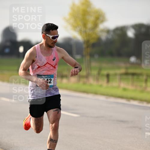 12.04.2026 - 45. Internationalen Wilhelmsburger Insellauf Dr. Thomas Lammeyer http://msf.ph/oto/9438117 12.04.2026 09:46:57 Laufen 4, 42, 27, 11 meine-sportfotos.de