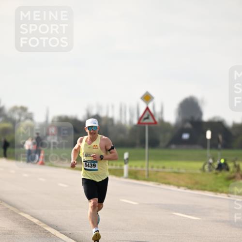 12.04.2026 - 45. Internationalen Wilhelmsburger Insellauf Dr. Thomas Lammeyer http://msf.ph/oto/9438236 12.04.2026 09:48:54 Laufen 5439 meine-sportfotos.de