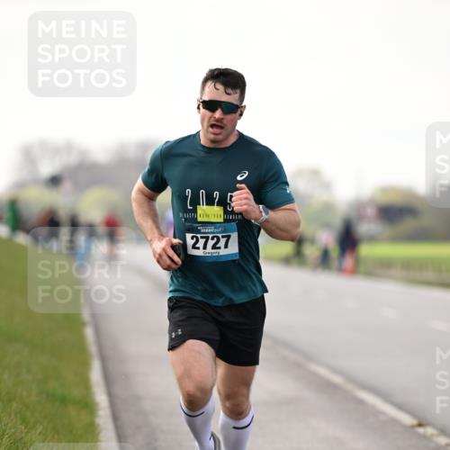 12.04.2026 - 45. Internationalen Wilhelmsburger Insellauf Dr. Thomas Lammeyer http://msf.ph/oto/9438628 12.04.2026 09:54:25 Laufen 2025, 19, 2727 meine-sportfotos.de