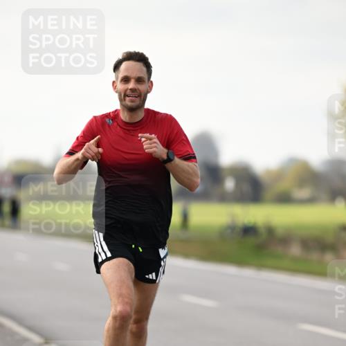 12.04.2026 - 45. Internationalen Wilhelmsburger Insellauf Dr. Thomas Lammeyer http://msf.ph/oto/9438685 12.04.2026 09:54:47 Laufen  meine-sportfotos.de