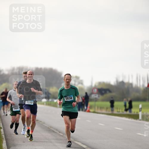 12.04.2026 - 45. Internationalen Wilhelmsburger Insellauf Dr. Thomas Lammeyer http://msf.ph/oto/9438766 12.04.2026 09:55:46 Laufen 2405, 3113, 5838 meine-sportfotos.de