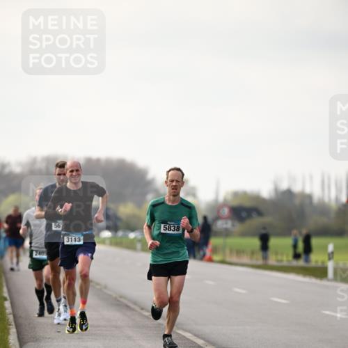 12.04.2026 - 45. Internationalen Wilhelmsburger Insellauf Dr. Thomas Lammeyer http://msf.ph/oto/9438769 12.04.2026 09:55:46 Laufen 240, 56, 3113, 5838 meine-sportfotos.de