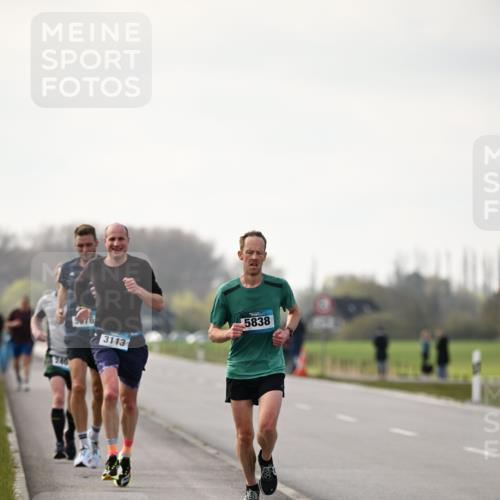 12.04.2026 - 45. Internationalen Wilhelmsburger Insellauf Dr. Thomas Lammeyer http://msf.ph/oto/9438772 12.04.2026 09:55:47 Laufen 240, 3113, 5838 meine-sportfotos.de