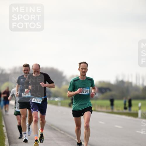 12.04.2026 - 45. Internationalen Wilhelmsburger Insellauf Dr. Thomas Lammeyer http://msf.ph/oto/9438778 12.04.2026 09:55:47 Laufen 5676, 3113, 838 meine-sportfotos.de