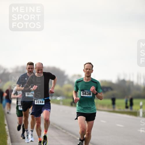 12.04.2026 - 45. Internationalen Wilhelmsburger Insellauf Dr. Thomas Lammeyer http://msf.ph/oto/9438780 12.04.2026 09:55:48 Laufen 5676, 3113, 5838 meine-sportfotos.de