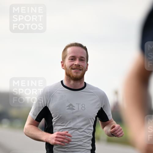 12.04.2026 - 45. Internationalen Wilhelmsburger Insellauf Dr. Thomas Lammeyer http://msf.ph/oto/9438807 12.04.2026 09:55:54 Laufen 8, 2405 meine-sportfotos.de