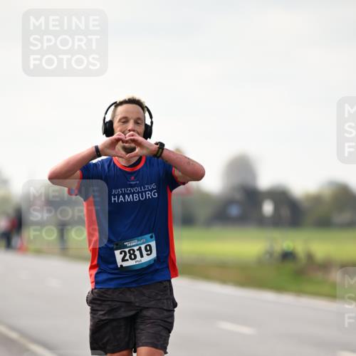 12.04.2026 - 45. Internationalen Wilhelmsburger Insellauf Dr. Thomas Lammeyer http://msf.ph/oto/9438833 12.04.2026 09:56:08 Laufen 2819 meine-sportfotos.de