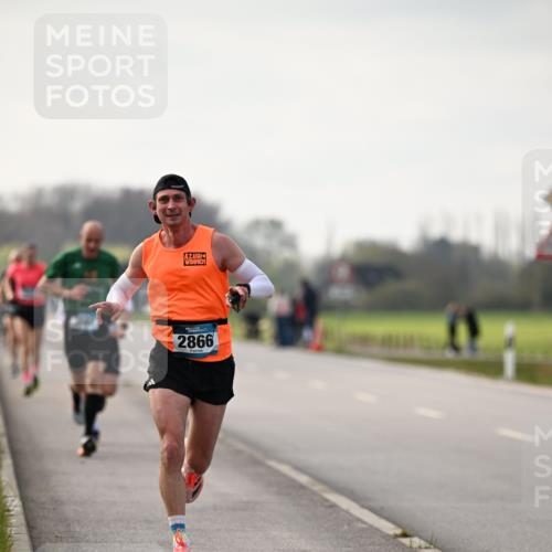 12.04.2026 - 45. Internationalen Wilhelmsburger Insellauf Dr. Thomas Lammeyer http://msf.ph/oto/9438883 12.04.2026 09:56:35 Laufen 2866 meine-sportfotos.de