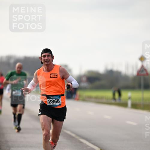 12.04.2026 - 45. Internationalen Wilhelmsburger Insellauf Dr. Thomas Lammeyer http://msf.ph/oto/9438888 12.04.2026 09:56:36 Laufen 2866 meine-sportfotos.de