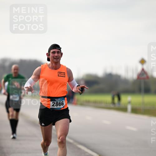 12.04.2026 - 45. Internationalen Wilhelmsburger Insellauf Dr. Thomas Lammeyer http://msf.ph/oto/9438890 12.04.2026 09:56:36 Laufen 2866 meine-sportfotos.de