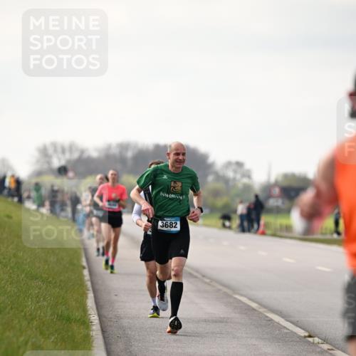 12.04.2026 - 45. Internationalen Wilhelmsburger Insellauf Dr. Thomas Lammeyer http://msf.ph/oto/9438895 12.04.2026 09:56:38 Laufen 3682 meine-sportfotos.de