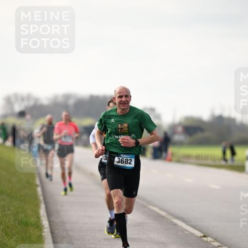 12.04.2026 - 45. Internationalen Wilhelmsburger Insellauf Dr. Thomas Lammeyer http://msf.ph/oto/9438903 12.04.2026 09:56:39 Laufen 3682 meine-sportfotos.de