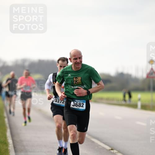 12.04.2026 - 45. Internationalen Wilhelmsburger Insellauf Dr. Thomas Lammeyer http://msf.ph/oto/9438908 12.04.2026 09:56:40 Laufen 3372, 3682 meine-sportfotos.de