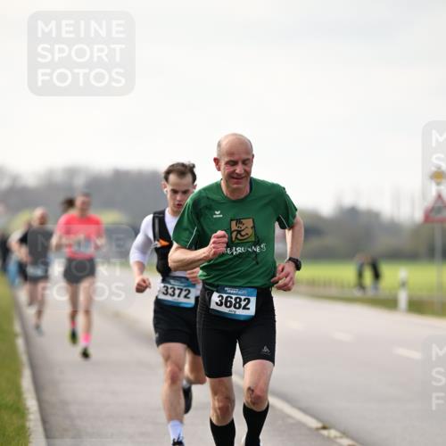 12.04.2026 - 45. Internationalen Wilhelmsburger Insellauf Dr. Thomas Lammeyer http://msf.ph/oto/9438909 12.04.2026 09:56:40 Laufen 3372, 3682 meine-sportfotos.de