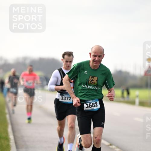 12.04.2026 - 45. Internationalen Wilhelmsburger Insellauf Dr. Thomas Lammeyer http://msf.ph/oto/9438911 12.04.2026 09:56:40 Laufen 3372, 3682 meine-sportfotos.de