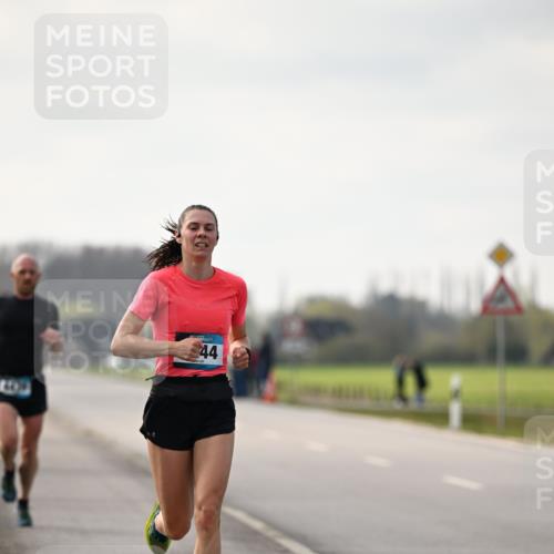 12.04.2026 - 45. Internationalen Wilhelmsburger Insellauf Dr. Thomas Lammeyer http://msf.ph/oto/9438932 12.04.2026 09:56:45 Laufen 600, 44 meine-sportfotos.de