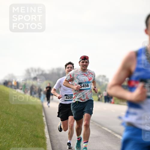 12.04.2026 - 45. Internationalen Wilhelmsburger Insellauf Dr. Thomas Lammeyer http://msf.ph/oto/9438987 12.04.2026 09:56:55 Laufen 4205, 5456 meine-sportfotos.de