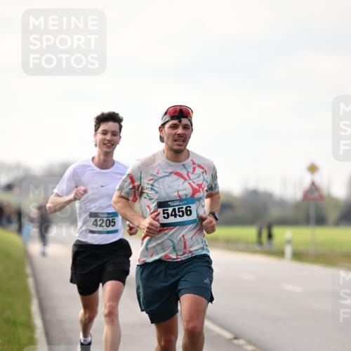 12.04.2026 - 45. Internationalen Wilhelmsburger Insellauf Dr. Thomas Lammeyer http://msf.ph/oto/9438995 12.04.2026 09:56:57 Laufen 4205, 5456 meine-sportfotos.de