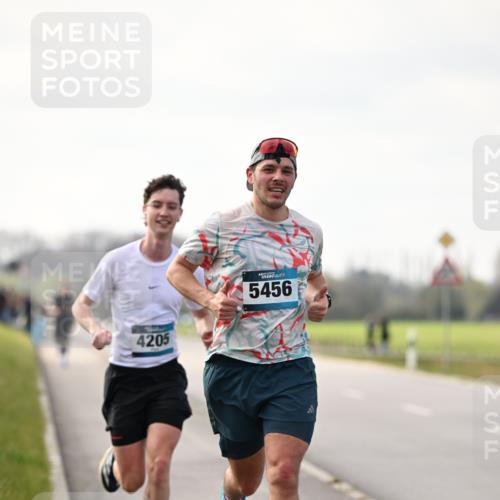 12.04.2026 - 45. Internationalen Wilhelmsburger Insellauf Dr. Thomas Lammeyer http://msf.ph/oto/9438996 12.04.2026 09:56:57 Laufen 4205, 5456 meine-sportfotos.de