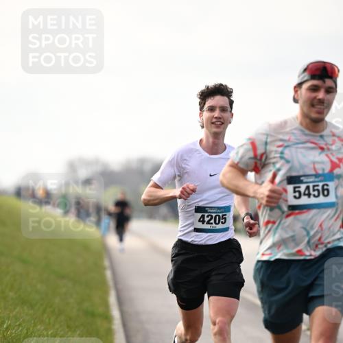 12.04.2026 - 45. Internationalen Wilhelmsburger Insellauf Dr. Thomas Lammeyer http://msf.ph/oto/9438999 12.04.2026 09:56:57 Laufen 4205, 5456 meine-sportfotos.de