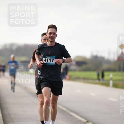 12.04.2026 - 45. Internationalen Wilhelmsburger Insellauf Dr. Thomas Lammeyer http://msf.ph/oto/9439035 12.04.2026 09:57:19 Laufen 4117 meine-sportfotos.de