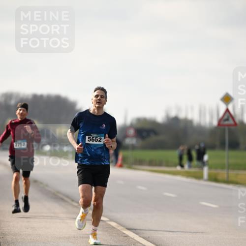 12.04.2026 - 45. Internationalen Wilhelmsburger Insellauf Dr. Thomas Lammeyer http://msf.ph/oto/9439072 12.04.2026 09:57:45 Laufen 5652, 2757 meine-sportfotos.de