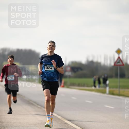 12.04.2026 - 45. Internationalen Wilhelmsburger Insellauf Dr. Thomas Lammeyer http://msf.ph/oto/9439073 12.04.2026 09:57:45 Laufen 2757, 5652 meine-sportfotos.de
