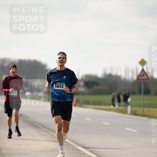 12.04.2026 - 45. Internationalen Wilhelmsburger Insellauf Dr. Thomas Lammeyer http://msf.ph/oto/9439074 12.04.2026 09:57:45 Laufen 100, 5652 meine-sportfotos.de