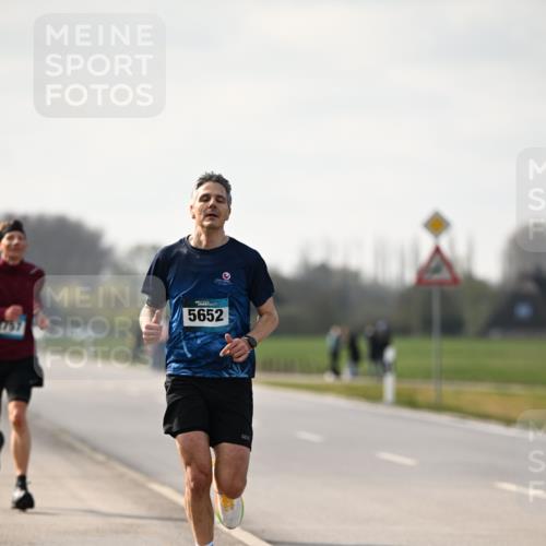 12.04.2026 - 45. Internationalen Wilhelmsburger Insellauf Dr. Thomas Lammeyer http://msf.ph/oto/9439080 12.04.2026 09:57:46 Laufen 757, 5652 meine-sportfotos.de