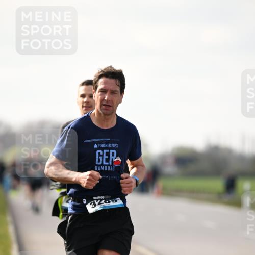12.04.2026 - 45. Internationalen Wilhelmsburger Insellauf Dr. Thomas Lammeyer http://msf.ph/oto/9439186 12.04.2026 09:58:31 Laufen 04, 06, 2023, 2023, 3289 meine-sportfotos.de