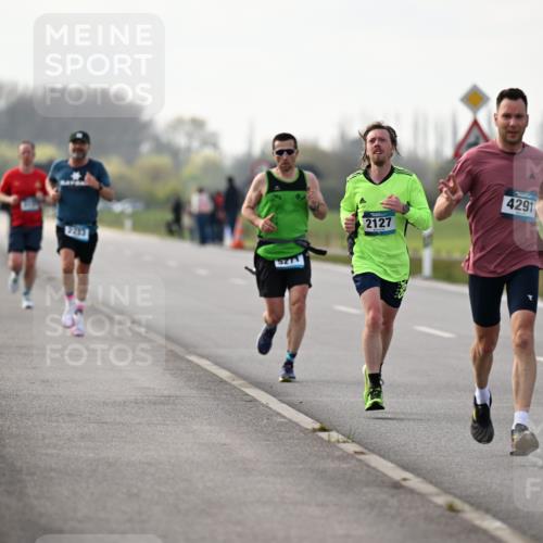 12.04.2026 - 45. Internationalen Wilhelmsburger Insellauf Dr. Thomas Lammeyer http://msf.ph/oto/9439311 12.04.2026 09:59:43 Laufen 527, 2127, 4291 meine-sportfotos.de