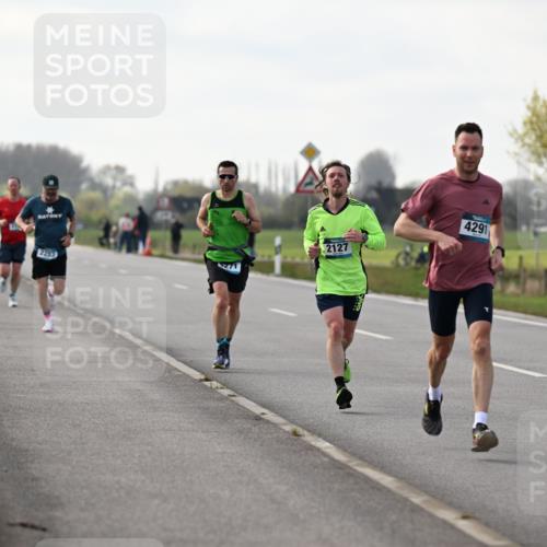 12.04.2026 - 45. Internationalen Wilhelmsburger Insellauf Dr. Thomas Lammeyer http://msf.ph/oto/9439317 12.04.2026 09:59:44 Laufen 2127, 4291, 3099 meine-sportfotos.de