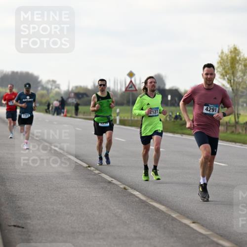 12.04.2026 - 45. Internationalen Wilhelmsburger Insellauf Dr. Thomas Lammeyer http://msf.ph/oto/9439319 12.04.2026 09:59:45 Laufen 5271, 2127, 4291, 3099 meine-sportfotos.de