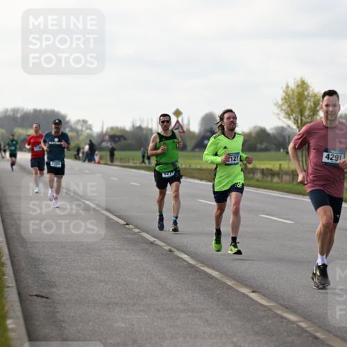12.04.2026 - 45. Internationalen Wilhelmsburger Insellauf Dr. Thomas Lammeyer http://msf.ph/oto/9439321 12.04.2026 09:59:46 Laufen 2233, 527, 2127, 4291 meine-sportfotos.de