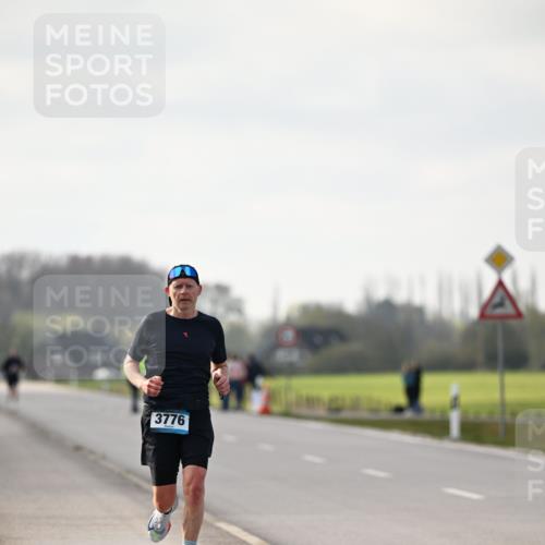 12.04.2026 - 45. Internationalen Wilhelmsburger Insellauf Dr. Thomas Lammeyer http://msf.ph/oto/9439413 12.04.2026 10:00:40 Laufen 3776 meine-sportfotos.de