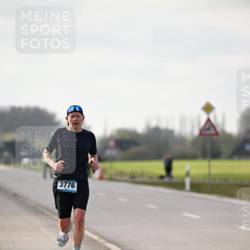12.04.2026 - 45. Internationalen Wilhelmsburger Insellauf Dr. Thomas Lammeyer http://msf.ph/oto/9439418 12.04.2026 10:00:40 Laufen 3776 meine-sportfotos.de