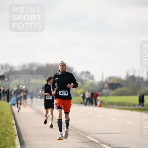 12.04.2026 - 45. Internationalen Wilhelmsburger Insellauf Dr. Thomas Lammeyer http://msf.ph/oto/9439528 12.04.2026 10:01:41 Laufen 4381, 3963 meine-sportfotos.de