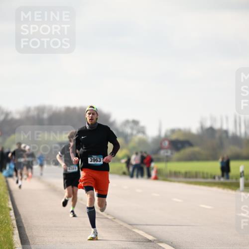 12.04.2026 - 45. Internationalen Wilhelmsburger Insellauf Dr. Thomas Lammeyer http://msf.ph/oto/9439529 12.04.2026 10:01:41 Laufen 4581, 3963 meine-sportfotos.de