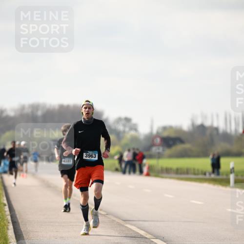 12.04.2026 - 45. Internationalen Wilhelmsburger Insellauf Dr. Thomas Lammeyer http://msf.ph/oto/9439530 12.04.2026 10:01:42 Laufen 4381, 3963 meine-sportfotos.de