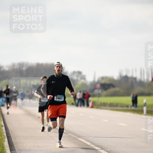 12.04.2026 - 45. Internationalen Wilhelmsburger Insellauf Dr. Thomas Lammeyer http://msf.ph/oto/9439532 12.04.2026 10:01:42 Laufen 438, 3963 meine-sportfotos.de