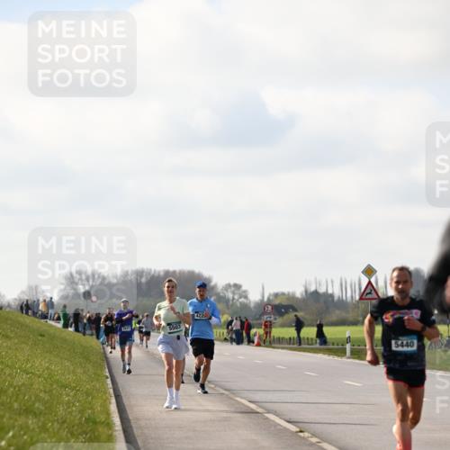 12.04.2026 - 45. Internationalen Wilhelmsburger Insellauf Dr. Thomas Lammeyer http://msf.ph/oto/9439930 12.04.2026 10:03:22 Laufen 3473, 5503, 4225, 5440 meine-sportfotos.de