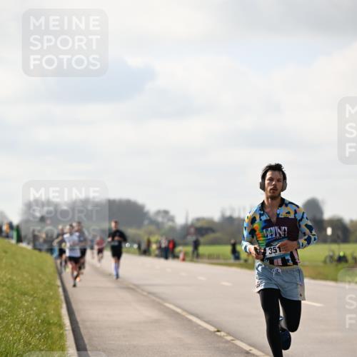 12.04.2026 - 45. Internationalen Wilhelmsburger Insellauf Dr. Thomas Lammeyer http://msf.ph/oto/9440228 12.04.2026 10:04:24 Laufen 351 meine-sportfotos.de