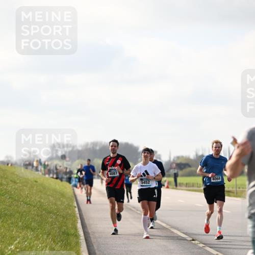 12.04.2026 - 45. Internationalen Wilhelmsburger Insellauf Dr. Thomas Lammeyer http://msf.ph/oto/9440398 12.04.2026 10:04:56 Laufen 4087, 5452, 4068 meine-sportfotos.de